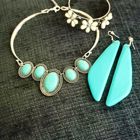 Turquoise and Silver Jewelry Set - Picture 1 of 9